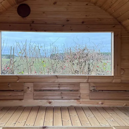 2 Bedroom Amazing In Holiday home