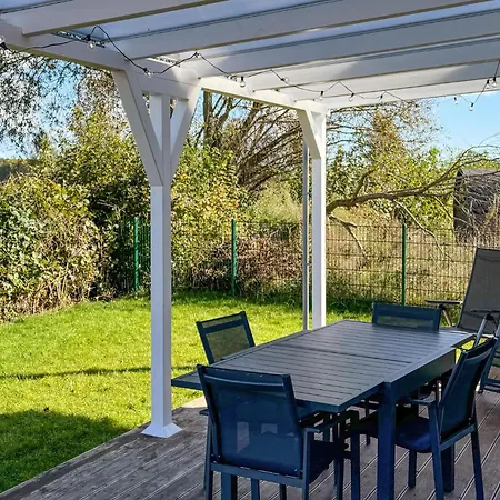 2 Bedroom Amazing In Holiday home