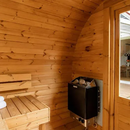 Fantastisk Hjem I Med Sauna Feriehus